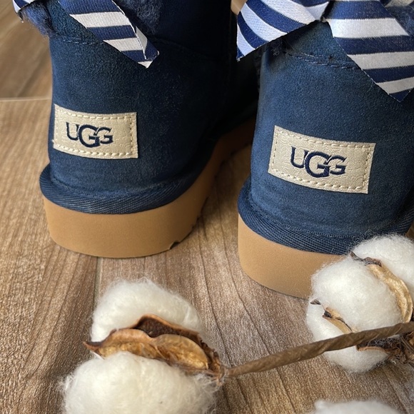🌿UGG- W BAILEY BOW DIAGONAL STRIPES BOOTS🌿 - Picture 8 of 14